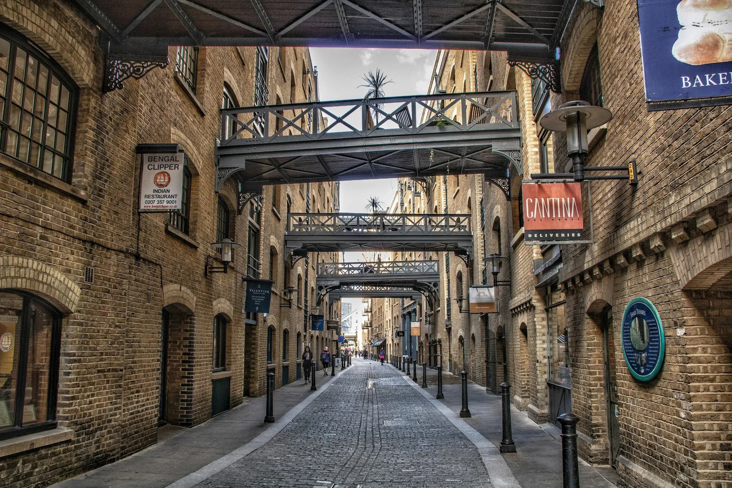 Shad Thames bonded warehouse — yield-focused commercial asset context