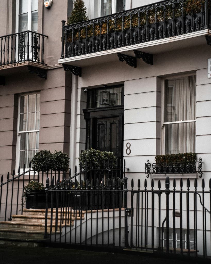 Londonda Əmlak Almaq: Azərbaycan Alıcısı üçün Tam Rəhbər